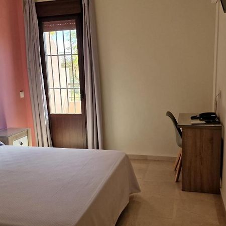 Hotel Nuevo Espartinas Bagian luar foto