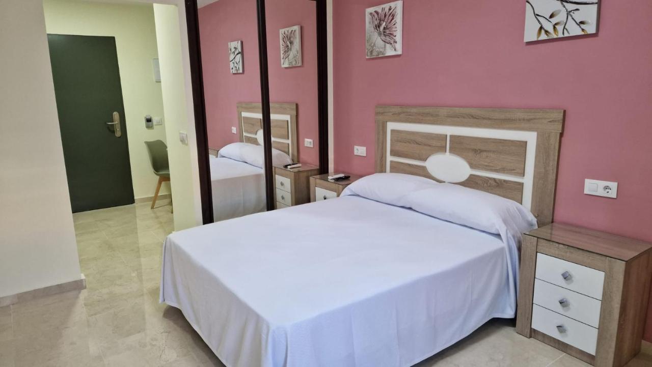 Hotel Nuevo Espartinas Bagian luar foto