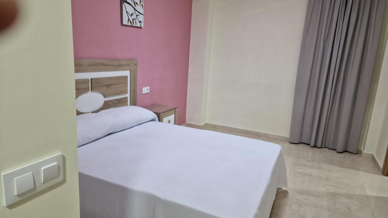 Hotel Nuevo Espartinas Bagian luar foto