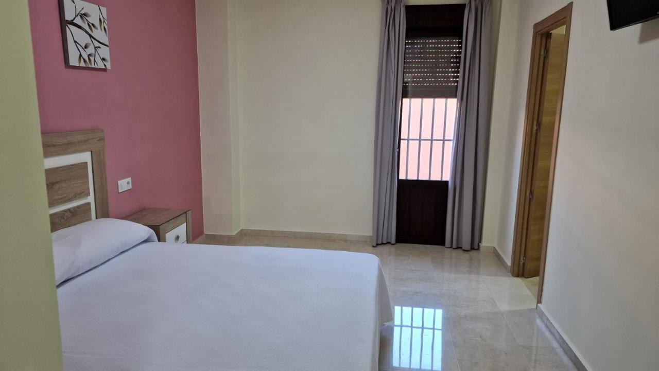 Hotel Nuevo Espartinas Bagian luar foto