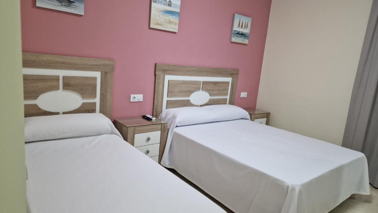 Hotel Nuevo Espartinas Bagian luar foto