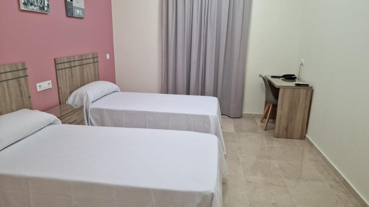 Hotel Nuevo Espartinas Bagian luar foto